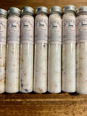 L'Originale - Sea Salt and Lily Bath Salts